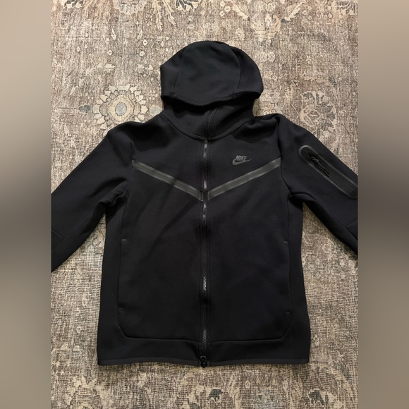 EUC Nike Sportswear Tech Fleece full-zip hoodie Medium
